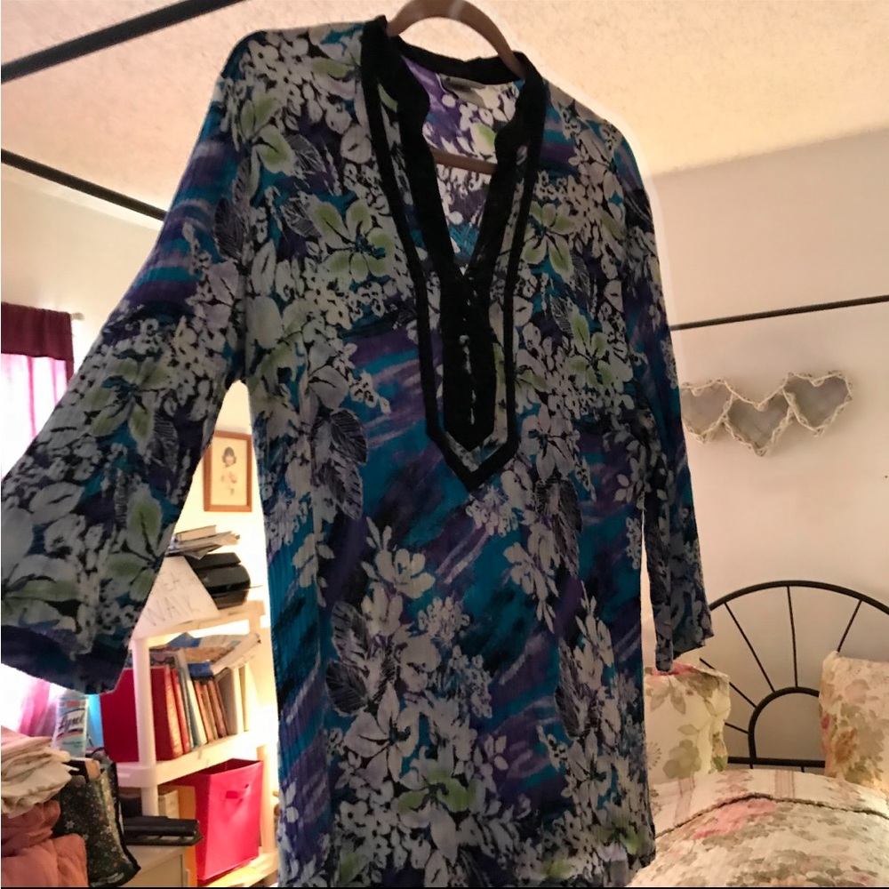 Jaclyn Smith Blue and Purple Floral V-Neck Tunic